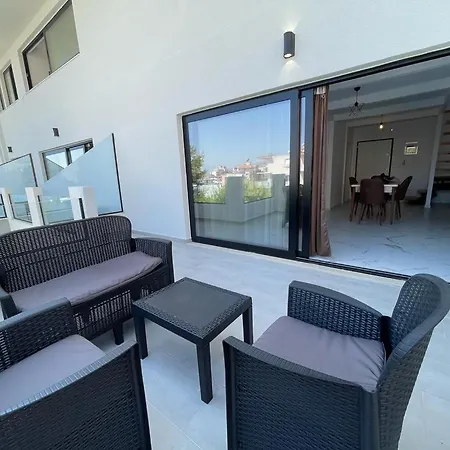 아파트 Sunrose Residences