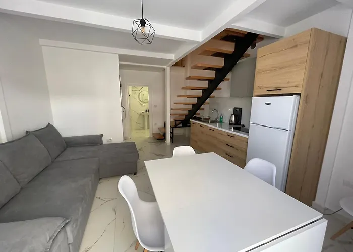 Sunrose Residences Apartment *